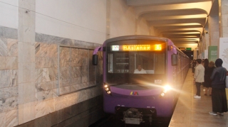 Metroda problem yarandı,  sərnişinlər qatardan düşürüldü