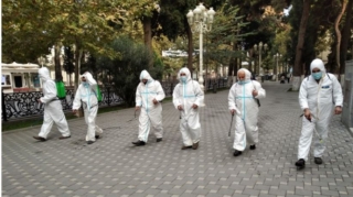 Gəncədə küçə, prospekt və yollar dezinfeksiya edilir 