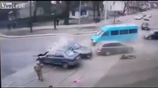 Yol-nəqliyyat hadisəsinin şok görüntüləri  - VİDEO