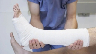 Bakıda ağır qəza: 25 yaşlı gəncin ayağı sındı