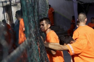 Həbsxanada baş vermiş iğtişaş zamanı 10 məhbus yaralanıb