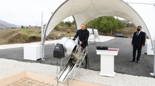 Azərbaycan Prezidenti Hadrutda yeni məscidin təməlini qoyub  - FOTO