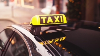 Taksi sürücüsü müştərilərdən 10 manat istədi – 7 qat cərimələndi 