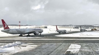 Əlverişsiz hava şəraitinə görə İstanbulda 200-dən çox reys ləğv edilib 