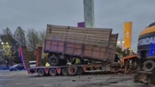 Şəkər çuğunduru ilə dolu “KamAZ” “Yevlax kruqu”na girdi - VİDEO