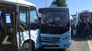 Türkiyədə iki avtobus toqquşdu - 17 yaralı 