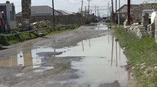 "Təcili yardım belə gəlmir" - Qəsəbə sakinləri yol problemindən gileyləndilər - VİDEO 