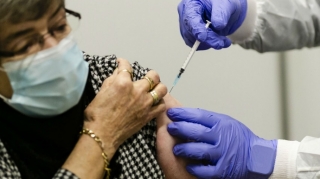 65 yaşdan yuxarı şəxslər SMS-lə vaksinasiya üçün çağırılacaq