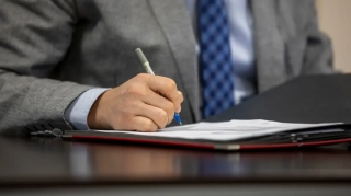 Qandallanan məmurun yerinə təyin edilən şəxs də bir ay sonra işdən çıxarıldı 