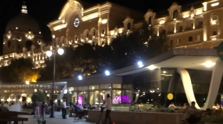 "Qış parkı"ndakı məşhur restorandan NARAZILIQ:  "Hərəkət etmək olmur" - VİDEO