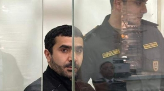 Məhkəmə otaq yoldaşına 16 bıçaq zərbəsi vuran şəxslə bağlı qərar verdi 