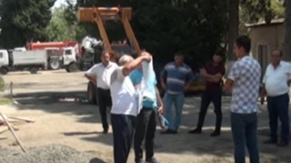 Gəncədə zibil daşıyan maşınların dayanacağı  antisanitar vəziyyətdədir - VİDEO