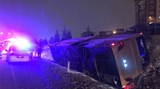 Türkiyədə yol qəzasında 5 nəfər ölüb, yaralıların sayı 38-ə çatıb  - FOTO