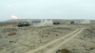 Azərbaycan Ordusunda döyüş atışlı təlim keçirilir - VİDEO 