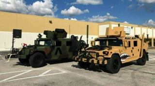 Пулемет в подарок: продается военный Humvee  - ФОТО