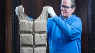 “Titanik” sərnişininin xilasedici jileti 715 min dollara satılıb 