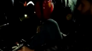 Maşında sıxılıb qalan şəxs belə xilas edildi - VİDEO 