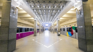 Бакметрополитен заменит входные двери на пяти станциях метро 