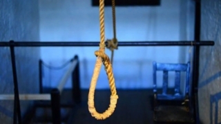 Psixoloji problemləri olan kişi özünü evinin eyvanından asdı  - FOTO