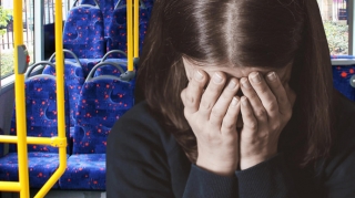 Bakıda avtobusda gənc qıza əxlaqsızlıq etdilər - VİDEO 