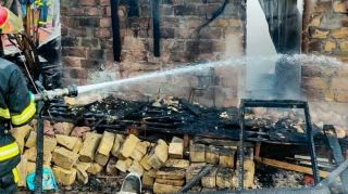 Gəncədə yaşayış evi yandı - FOTOLAR - YENİLƏNİB