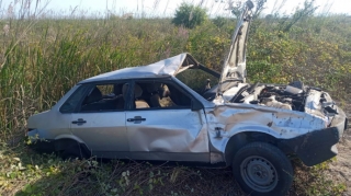 Lənkəranda avtomobil aşıb, ölən və yaralanan var  - FOTO