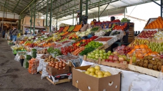 Bazarlarda meyvə və tərəvəz ucuzlaşdı - Yeşiyi 1 manat 