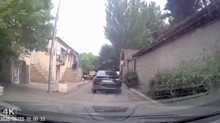 Bakıda “Lexus” sürücüsü küçəni zibillədi - 90-LD-800   - VİDEO