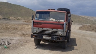 Horadiz-Zəngilan yolundan qanunsuz qum-çınqıl daşındığı AŞKARLANDI    - FOTO