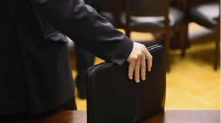 Əməliyyat keçirilən idarənin rəisi işdən çıxarıldı - FOTO 