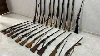 Polis xeyli silah-sursat topladı 