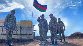 Zakir Həsənov Ermənistanla sərhədə gedib,  qarşı tərəfin mövqelərini izləyib - FOTO