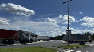 Грузовикам в Германии разрешили ездить по воскресеньям  