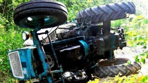 Tərtərdə yer şumlayan traktor aşdı: sürücü xəsarət alıb - FOTO