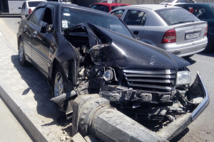 Masazırda avtomobil piyadanı vurdu: işıq dirəyinə çırpılıb - FOTO