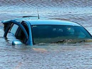 Avtomobil kanala düşdü: sürücü boğulub - Ağcabədidə