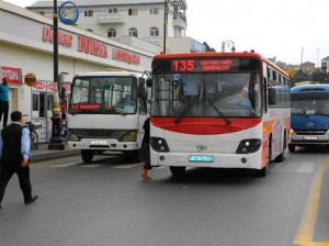 Avtobusda silahlı İNSİDENT - Polis silah aşkarladı - FOTO