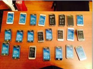 Nəqliyyat vasitəsi ilə 23 ədəd mobil telefonun qanunsuz gətirilməsinin qarşısı alınıb