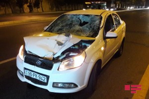 Metronun "Koroğlu" stansiyasının qarşısında avtomobil piyadanı vuraraq öldürüb - FOTO