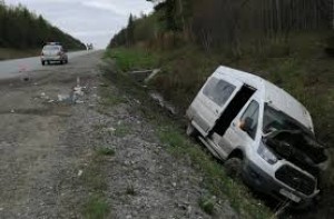 Mikroavtobus aşdı: 11 yaralı