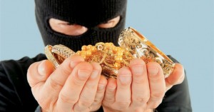 65 min manatlıq oğurluq edən şəxsin məhkəməsi başlayır