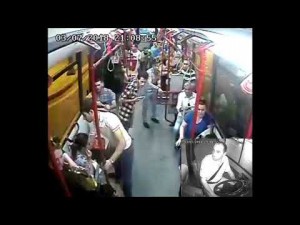 Sürücü “BakuBus” avtobusuna qəza şəraiti yaratdı - VİDEO