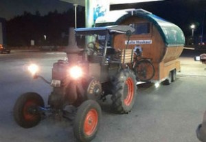 Azarkeş DÇ-2018-ə traktorla gedir - VİDEO