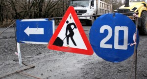 İki gündən sonra dərslər başlayacaq, yolu yamamaq indi yadlarına düşüb - FOTO