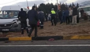 TIR qırmızıda gözləyən mikroavtobusa çırpıldı: 12 yaralı - FOTO