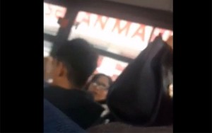 Avtobusda qadınlar yer üstündə dalaşdı - VİDEO