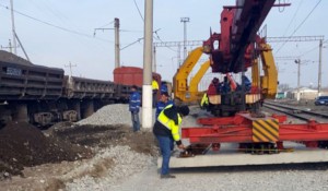Qaradağ dəmir yolu stansiyasında yeni yoldəyişən quraşdırılır - FOTO