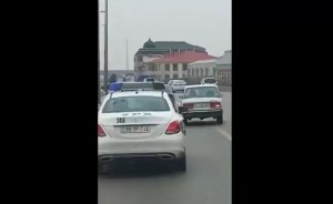 Yol polisinin daha bir videosu: təcili yardım maşınından çəkilib - VİDEO