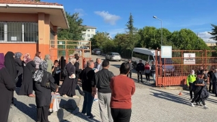 İstanbulda DƏHŞƏT:  15 yaşlı məktəbli qız şagirdləri bıçaqladı - FOTOLAR 