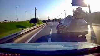 В Баку водитель резко выехал на крайнюю левую полосу, создав опасную ситуацию - ВИДЕО 